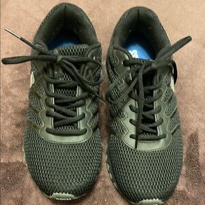 New Balance Black Mesh Sneakers